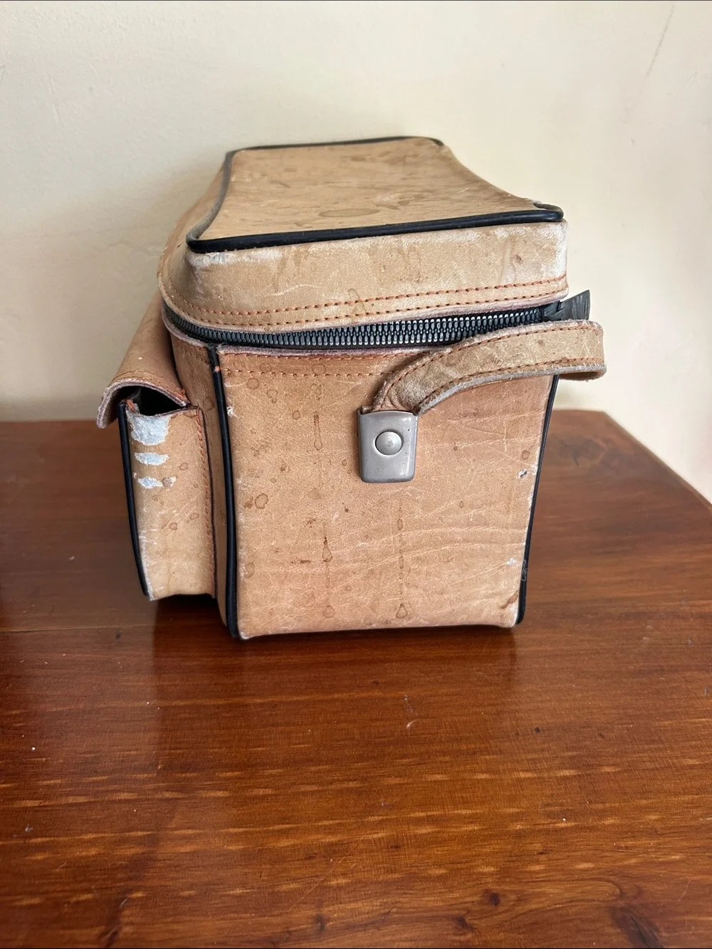 Vintage Perrin The Sportsman 502 Tan Leather Camera Messenger Bag w/ Patina